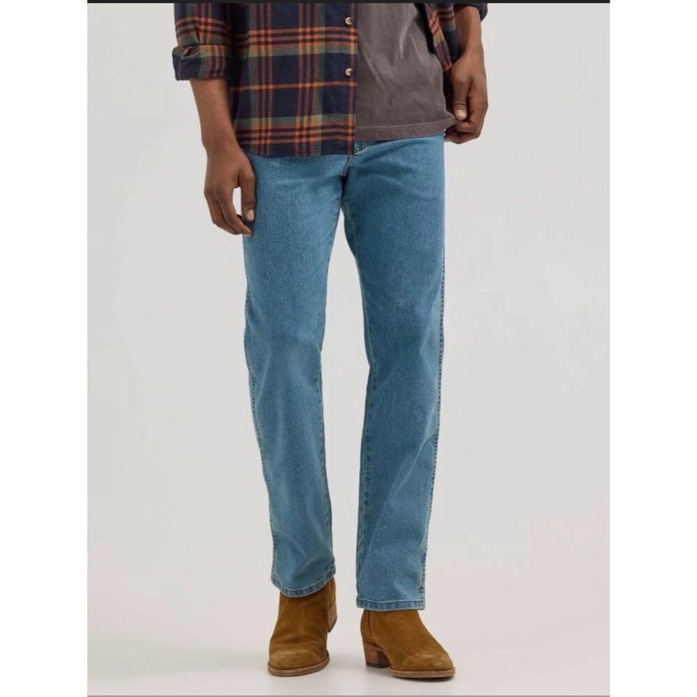 Wrangler Relaxed Straight Leg Stretch Jeans Men’s 38x30 Light Wash Denim NWT